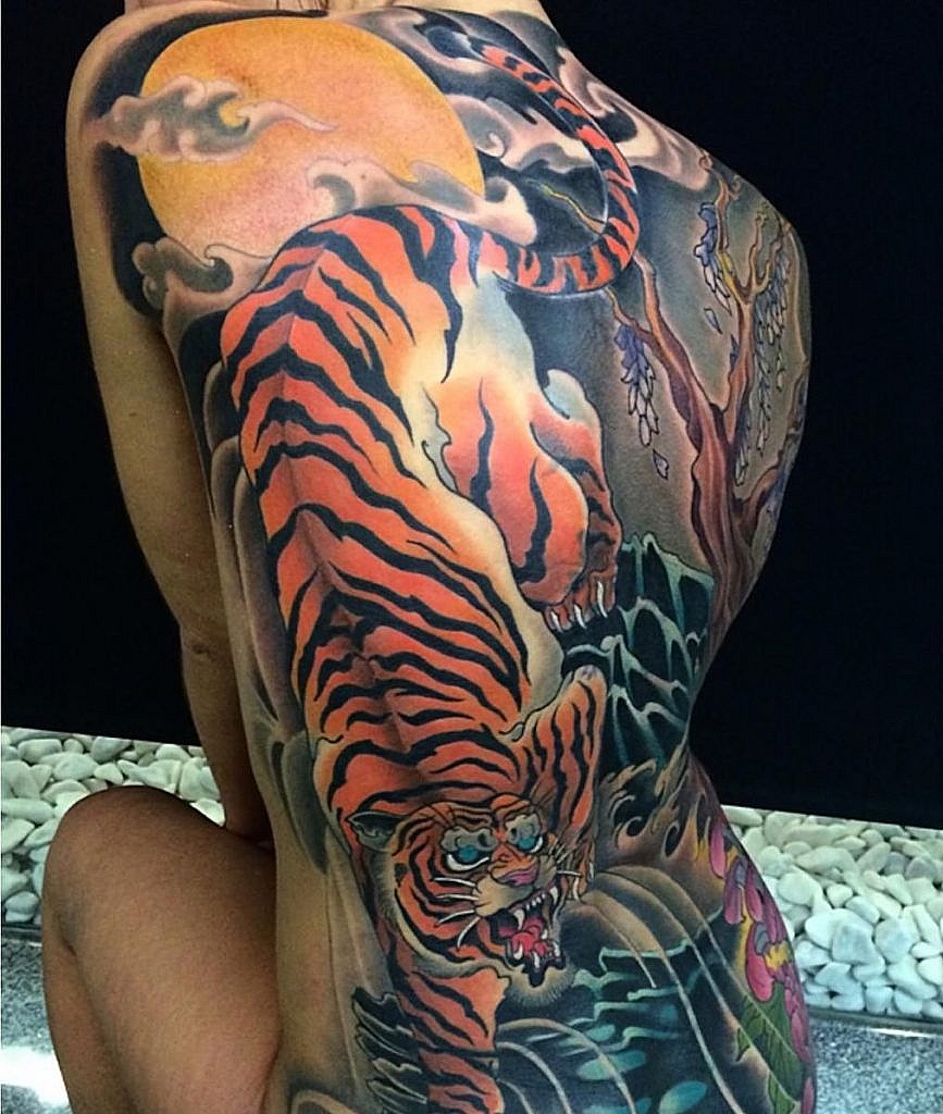tatuaje tradicional japones tigre tatuaje en la espalda