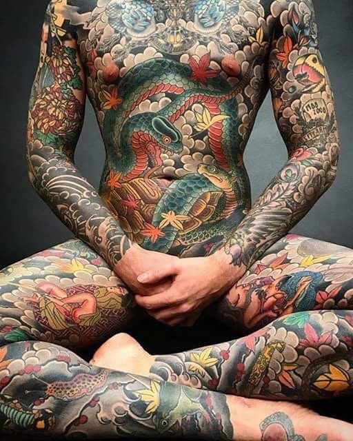 tatuaje tradicional japonés tatuaje de hombre de cuerpo completo