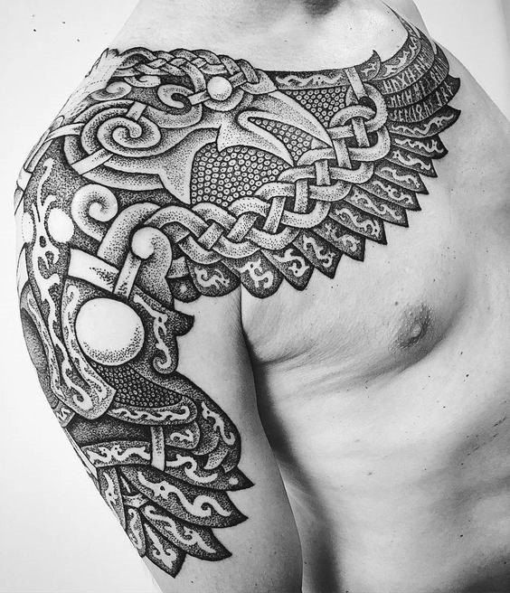 tatuajes nórdicos águila hombro tatuaje