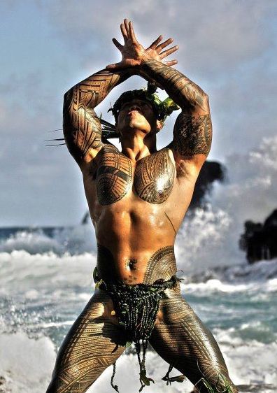 tatuaje tradicional polinesio tatuaje de guerrero maorí