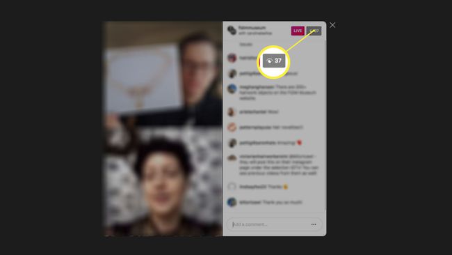 Una captura de pantalla que muestra la cantidad de espectadores en vivo en una historia de Instagram en vivo.